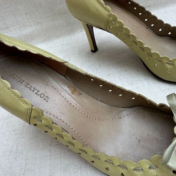 ANN TAYLOR Pistachio Green Leather Scallop Bow Pumps Stiletto Heels 5 Italy Made - Picture 8 of 16